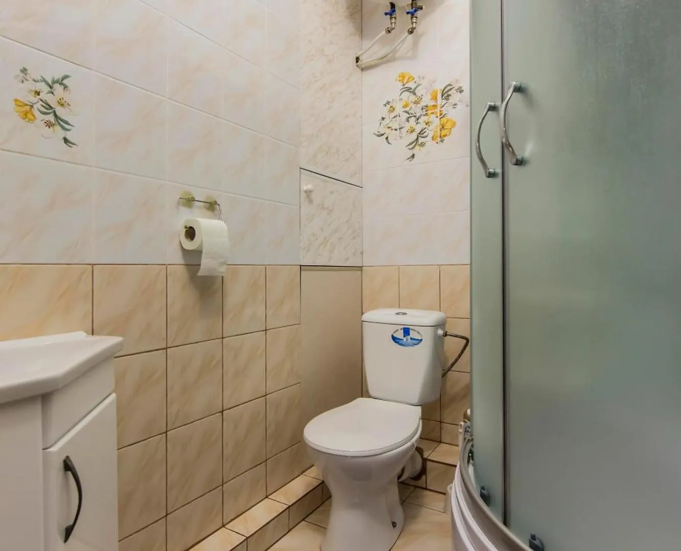 Large 2 Room Apartment With A Beautiful View 2 Min Metro Chernigivska كييف