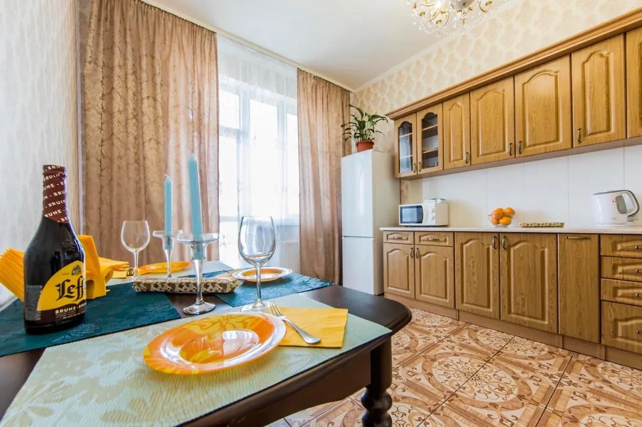 Large 2 Room Apartment With A Beautiful View 2 Min Metro Chernigivska 基輔