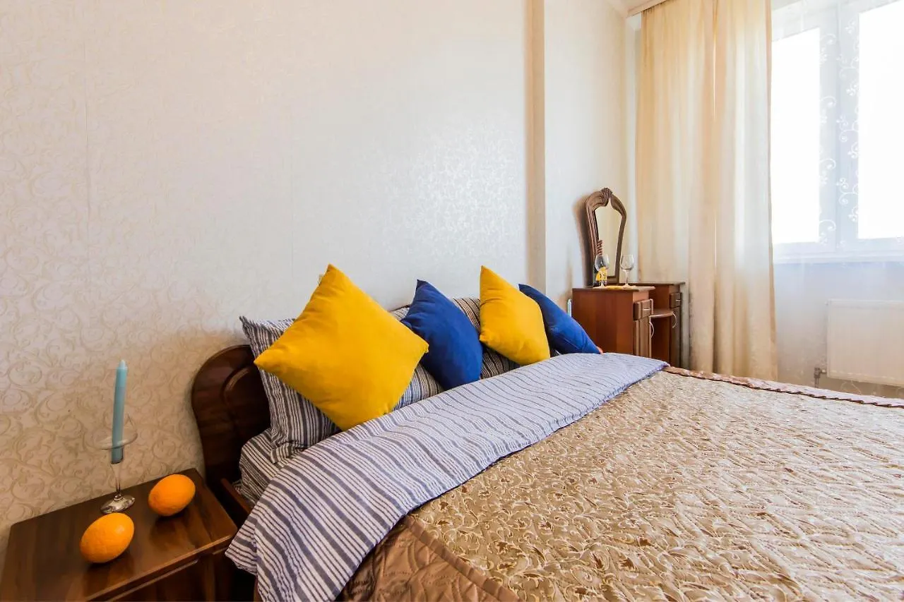 Large 2 Room Apartment With A Beautiful View 2 Min Metro Chernigivska 基輔