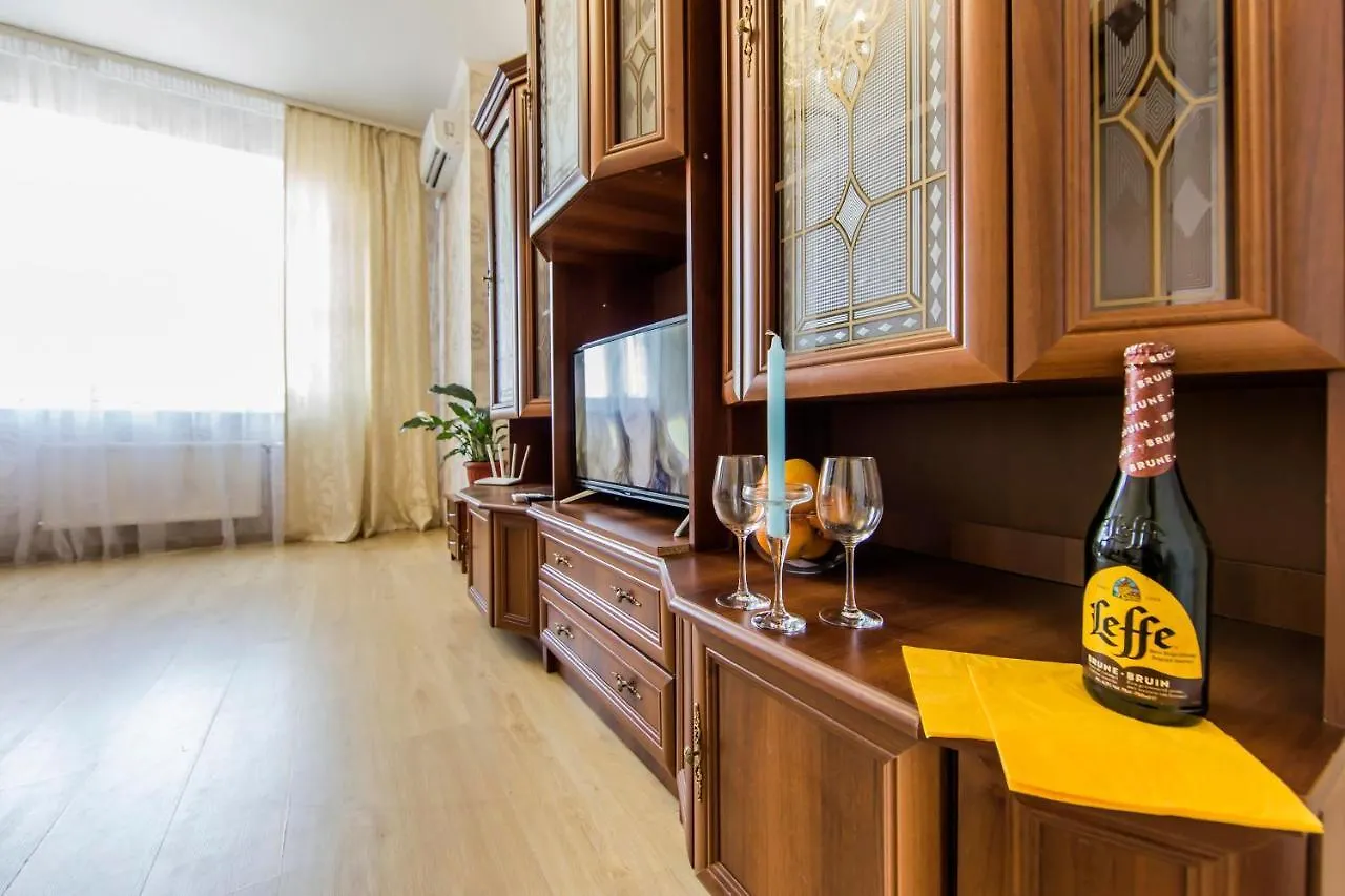 Large 2 Room Apartment With A Beautiful View 2 Min Metro Chernigivska 基輔 乌克兰