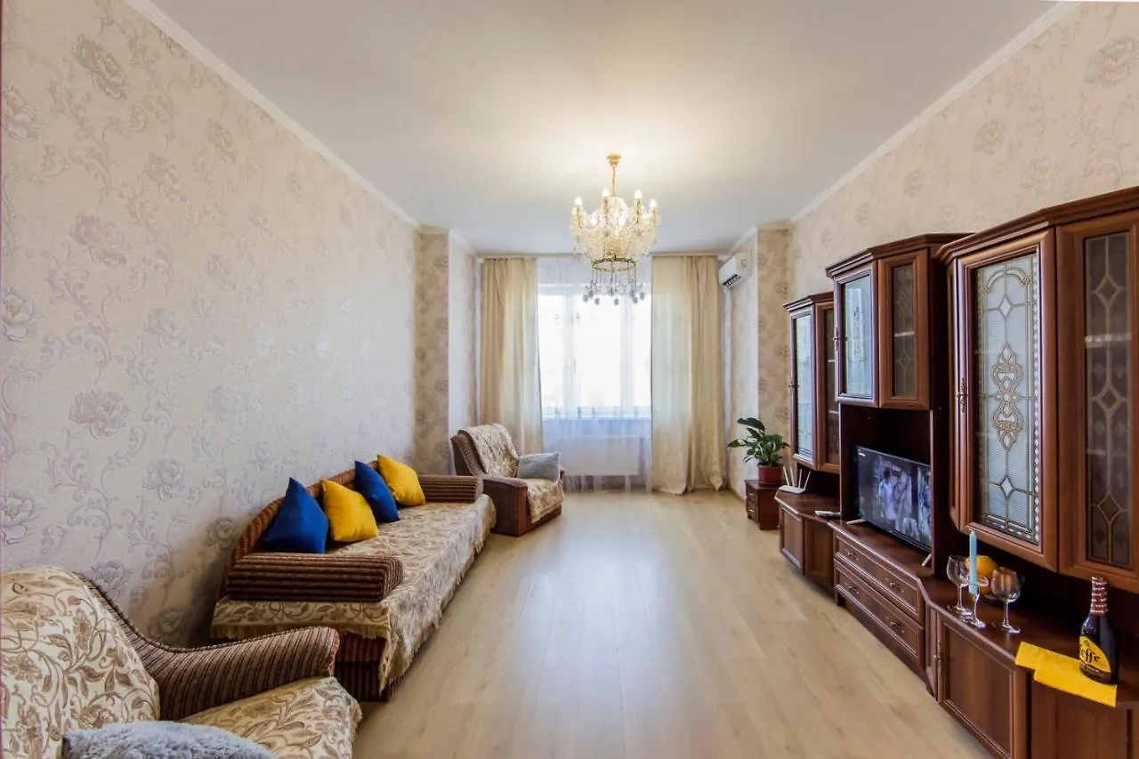 קייב Large 2 Room Apartment With A Beautiful View 2 Min Metro Chernigivska