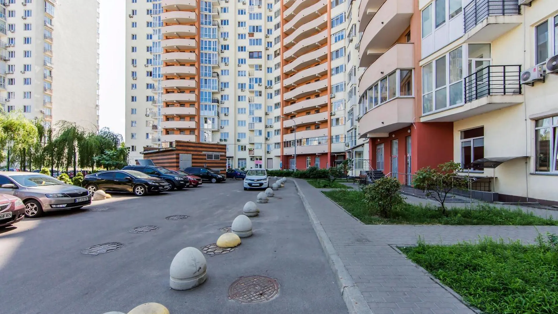 קייב Large 2 Room Apartment With A Beautiful View 2 Min Metro Chernigivska אוקראינה